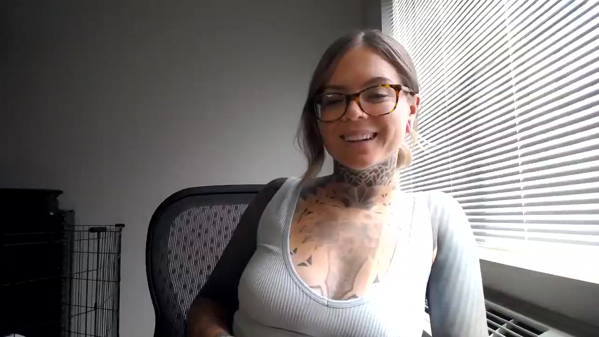 Gallery image thumbnail from ViVerdure's myfreecams stream on, 08/05/2023, 22:01 image 3 of 20