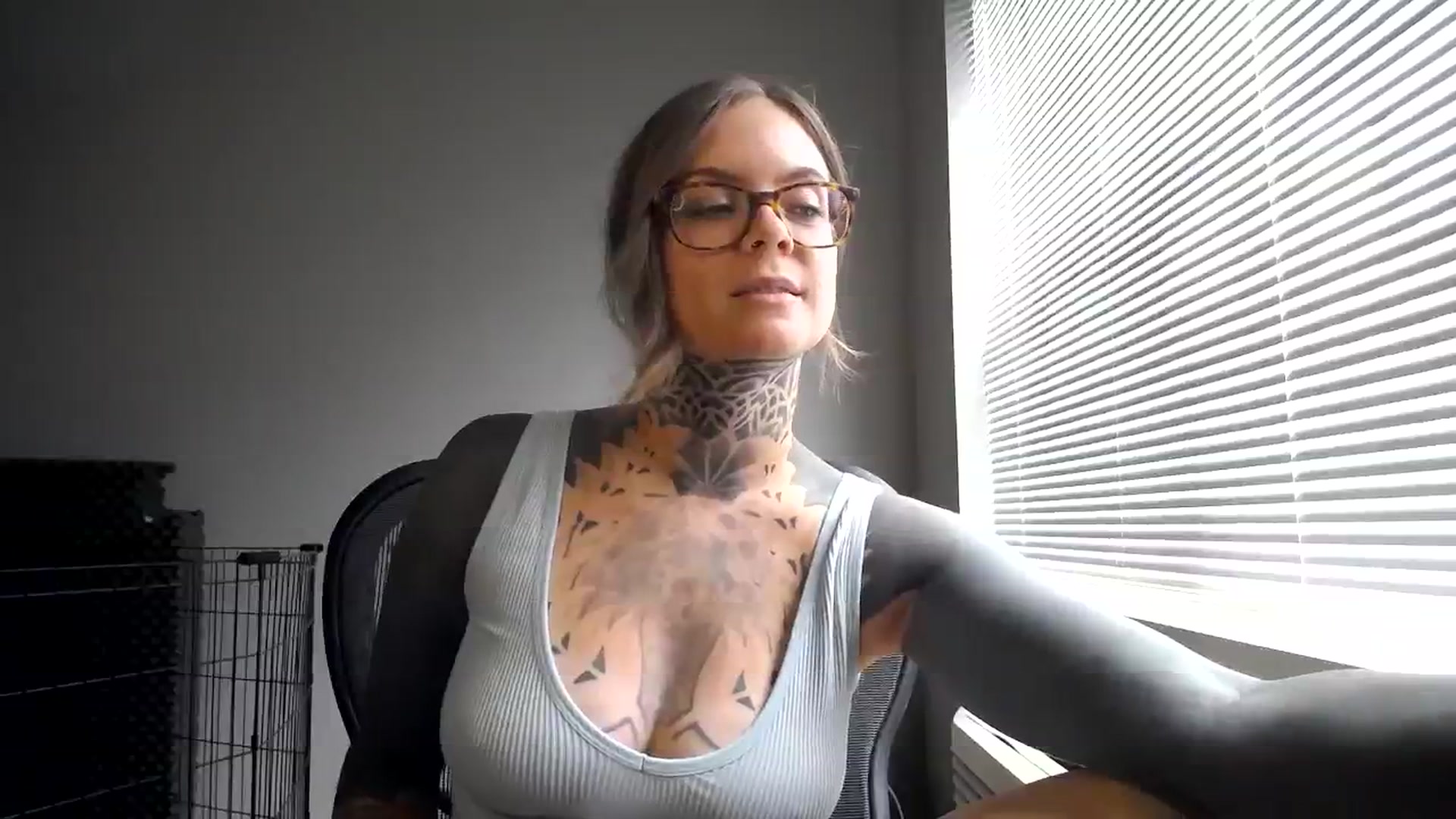 Gallery image thumbnail from ViVerdure's myfreecams stream on, 08/05/2023, 22:01 image 15 of 20