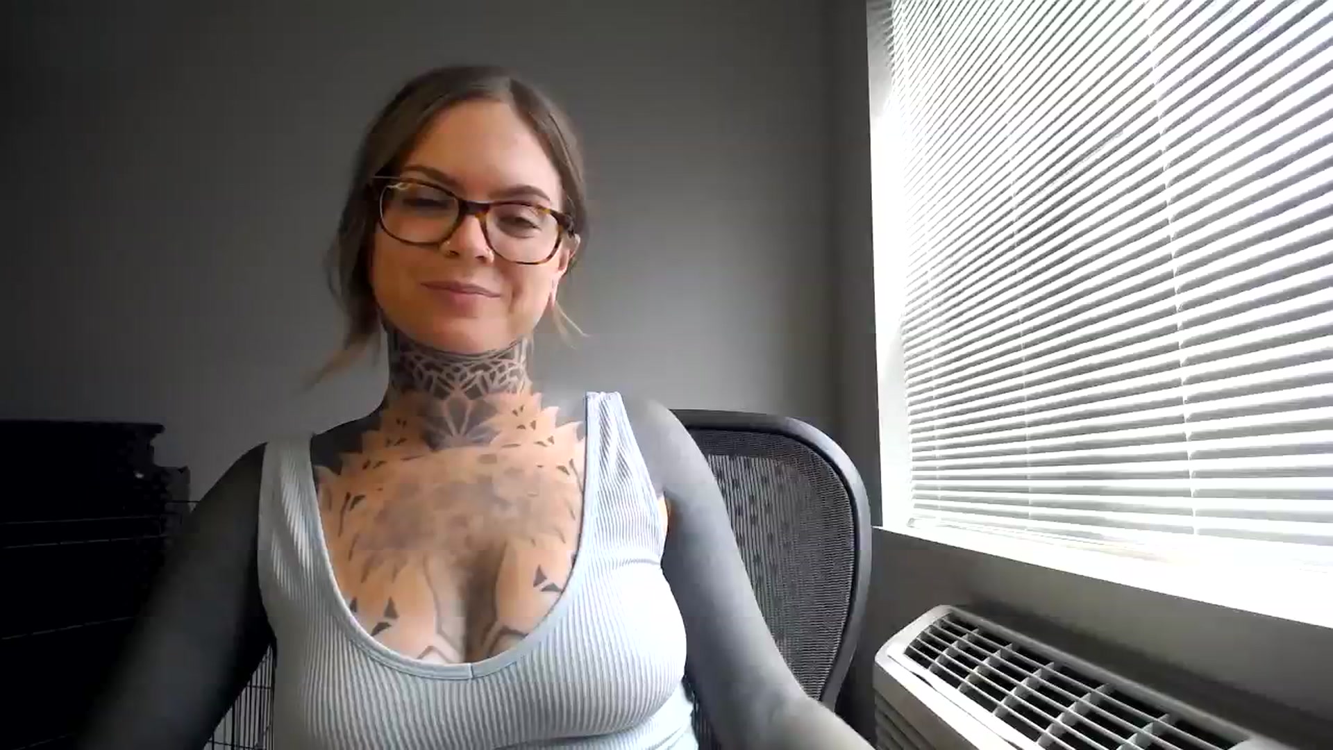 Gallery image thumbnail from ViVerdure's myfreecams stream on, 08/05/2023, 22:01 image 5 of 20