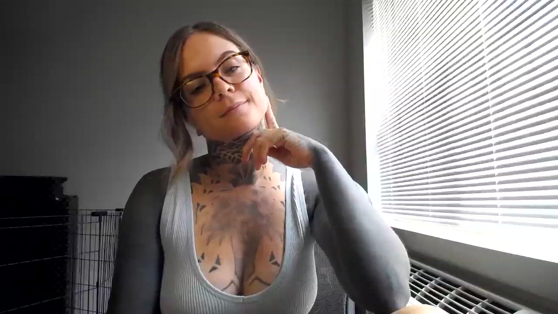 Gallery image thumbnail from ViVerdure's myfreecams stream on, 08/05/2023, 22:01 image 12 of 20