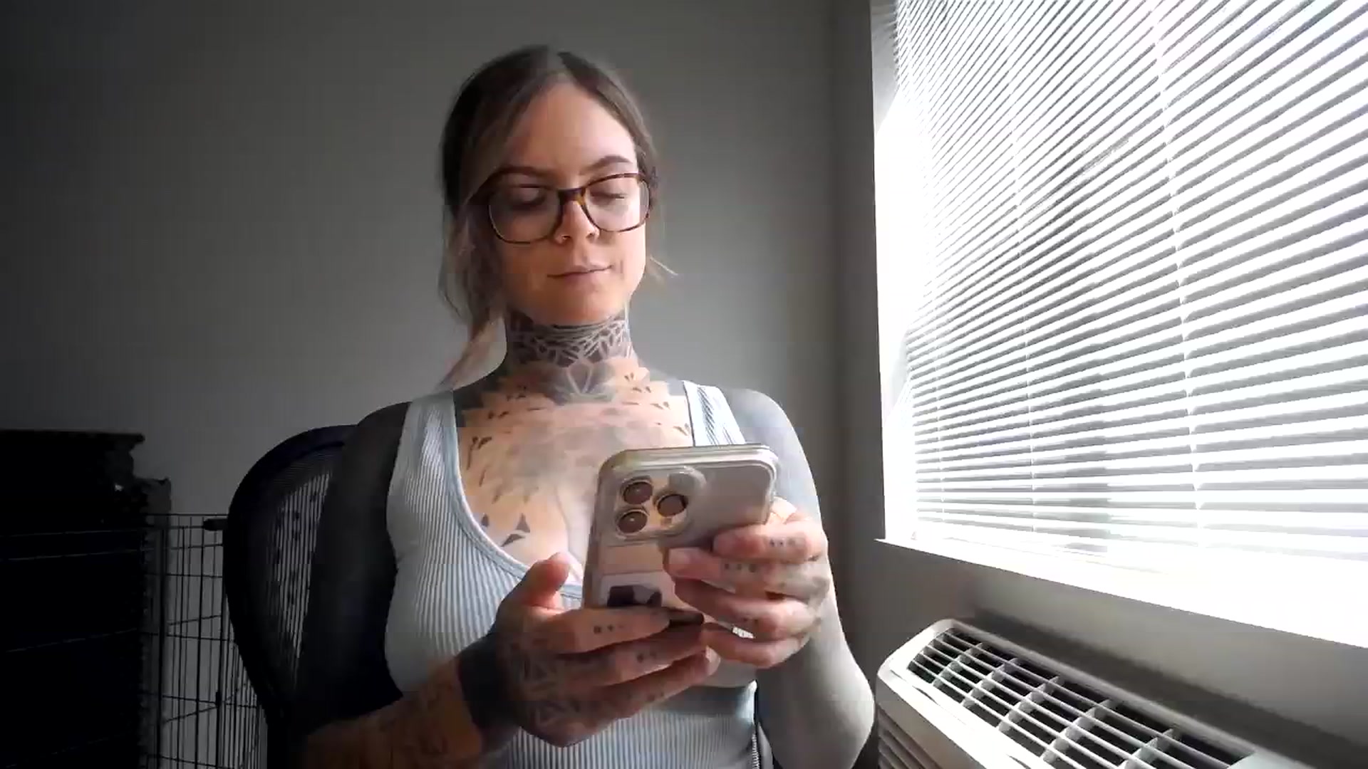 Gallery image thumbnail from ViVerdure's myfreecams stream on, 08/05/2023, 22:01 image 1 of 20