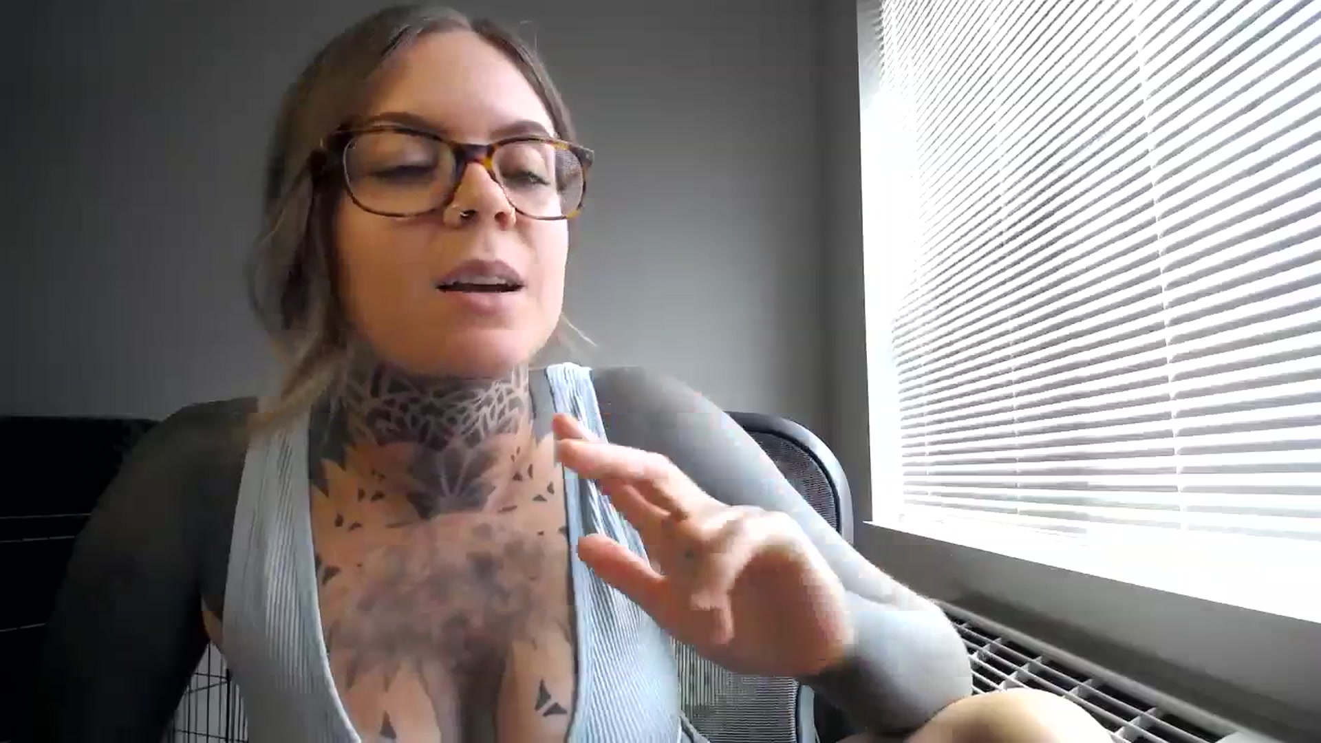 Gallery image thumbnail from ViVerdure's myfreecams stream on, 08/05/2023, 22:01 image 11 of 20