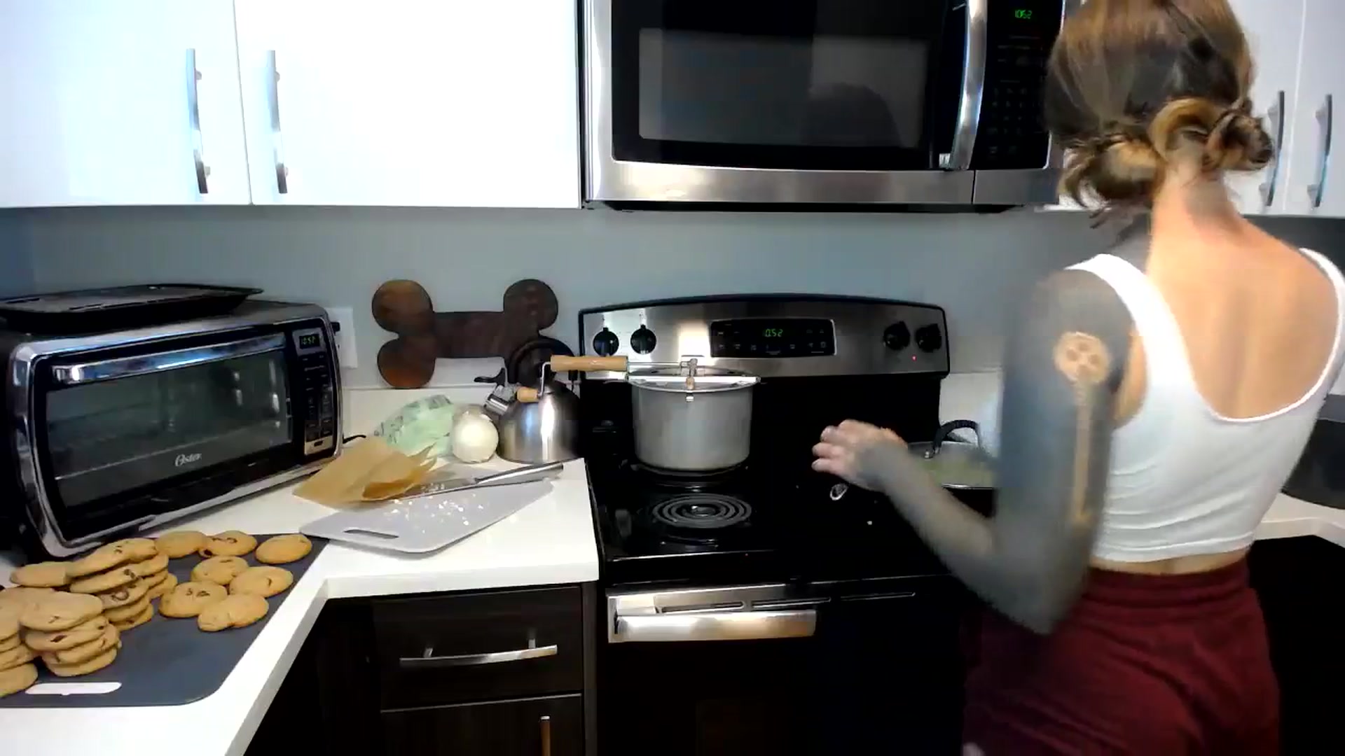 Gallery image thumbnail from ViVerdure's myfreecams stream on, 08/06/2023, 18:05 image 18 of 20