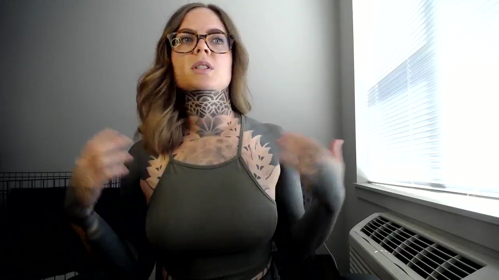 Gallery image thumbnail from ViVerdure's myfreecams stream on, 08/12/2023, 21:36 image 3 of 20