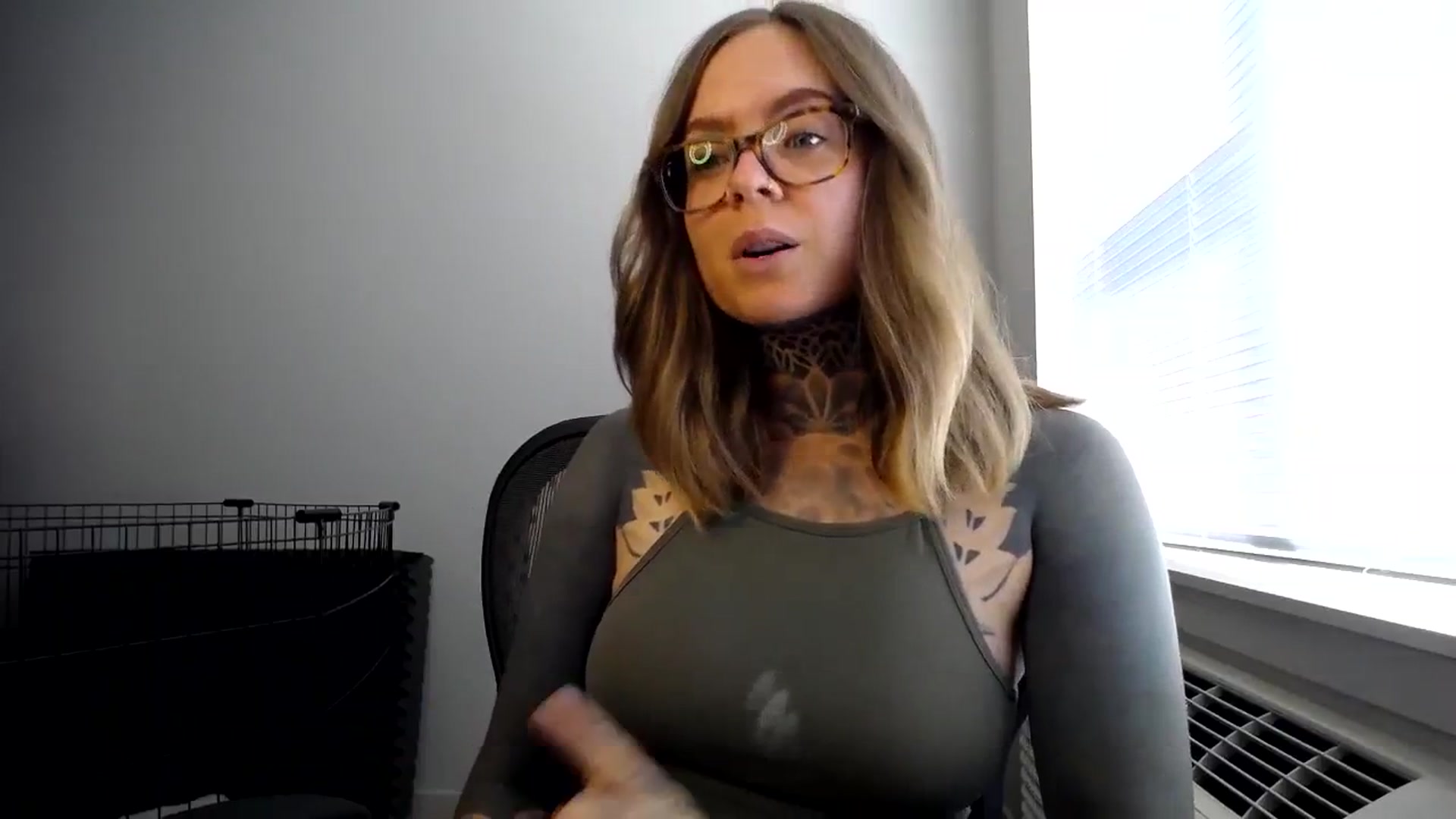 Gallery image thumbnail from ViVerdure's myfreecams stream on, 08/12/2023, 21:36 image 13 of 20