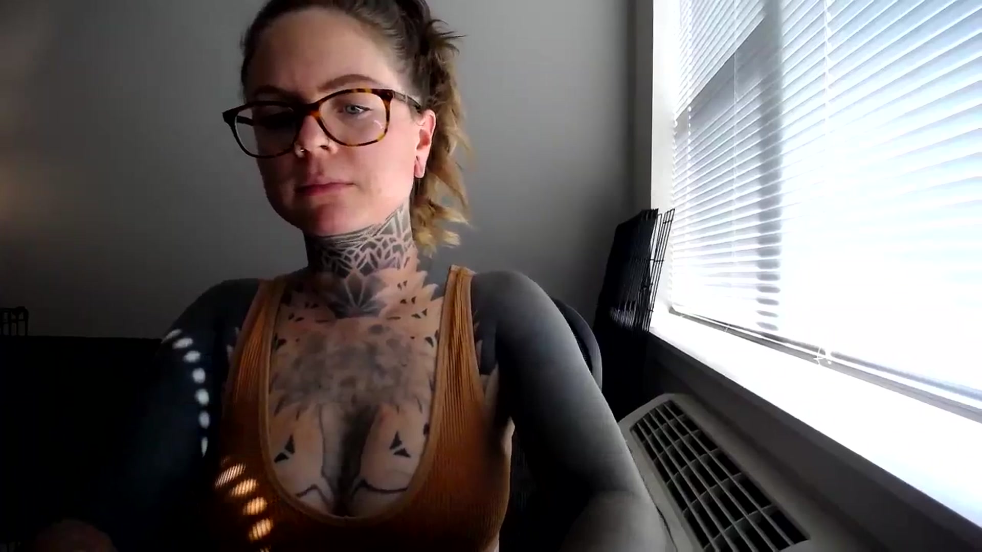 Gallery image thumbnail from ViVerdure's myfreecams stream on, 10/07/2023, 21:45 image 19 of 20