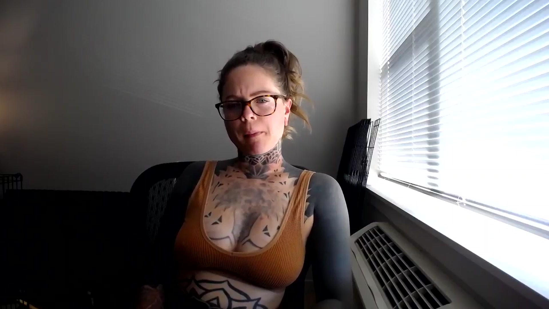 Gallery image thumbnail from ViVerdure's myfreecams stream on, 10/07/2023, 21:45 image 12 of 20