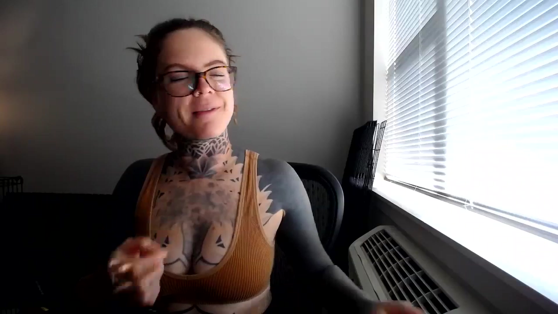 Gallery image thumbnail from ViVerdure's myfreecams stream on, 10/07/2023, 21:45 image 14 of 20