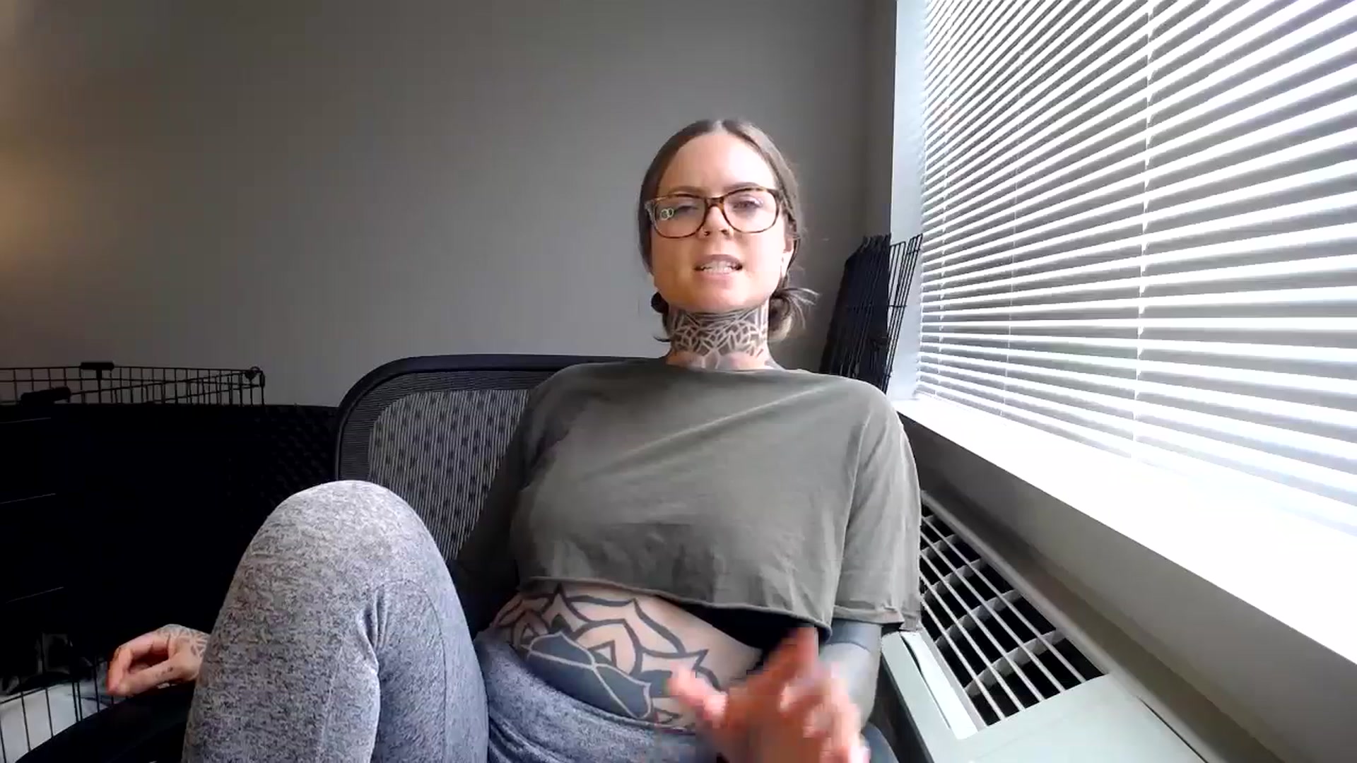 Gallery image thumbnail from ViVerdure's myfreecams stream on, 10/15/2023, 18:35 image 17 of 20