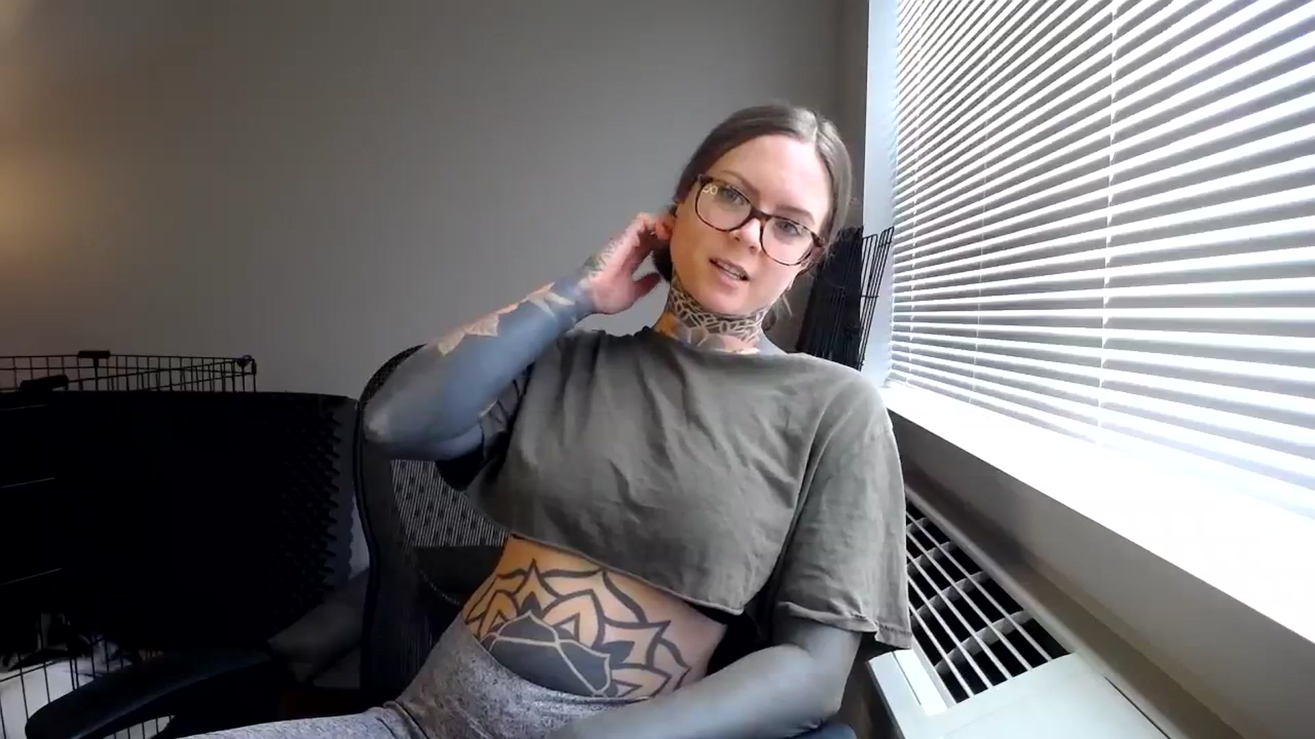 Gallery image thumbnail from ViVerdure's myfreecams stream on, 10/15/2023, 18:35 image 16 of 20