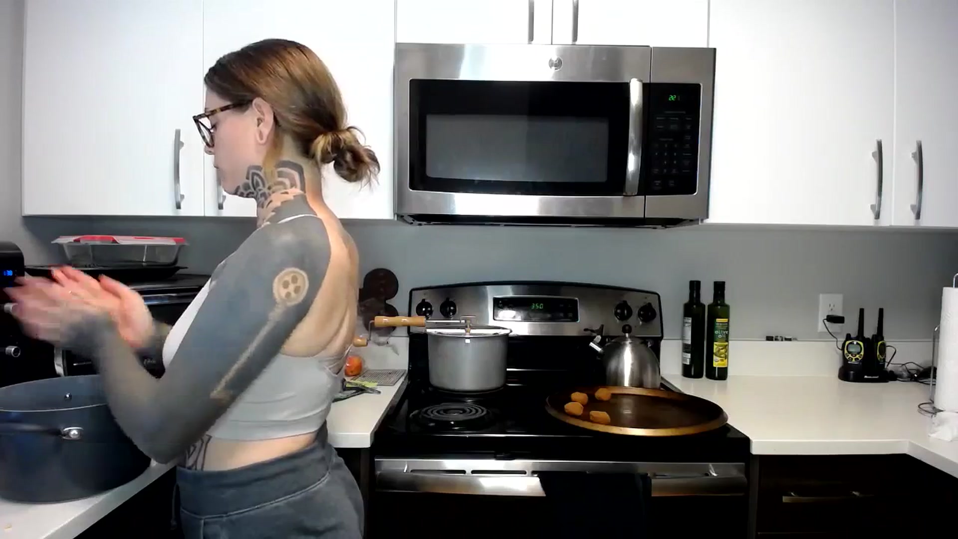 Gallery image thumbnail from ViVerdure's myfreecams stream on, 10/21/2023, 22:33 image 6 of 20