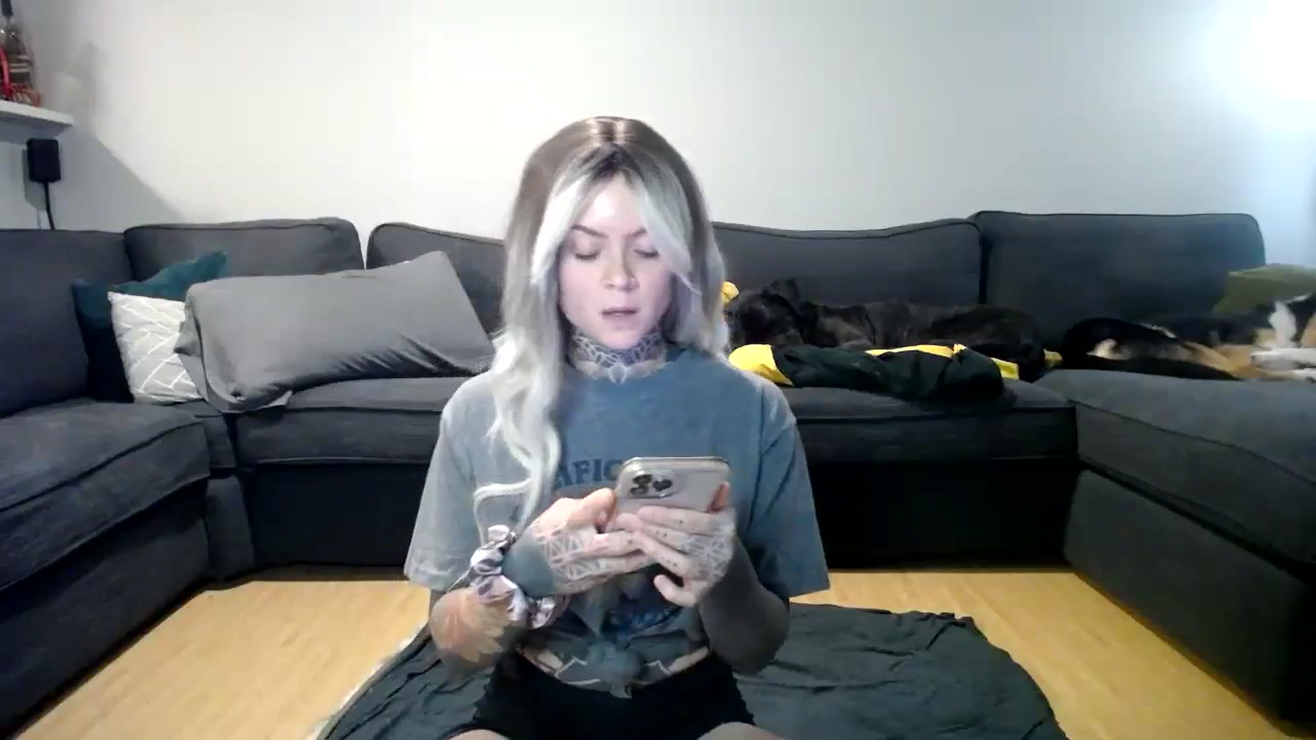 Gallery image thumbnail from ViVerdure's myfreecams stream on, 01/10/2024, 02:04 image 6 of 20