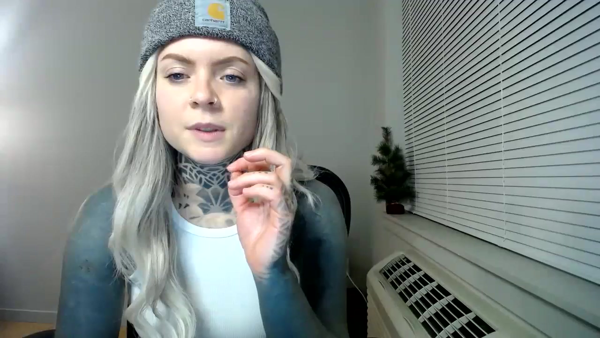 Gallery image thumbnail from ViVerdure's myfreecams stream on, 01/15/2024, 03:19 image 14 of 20