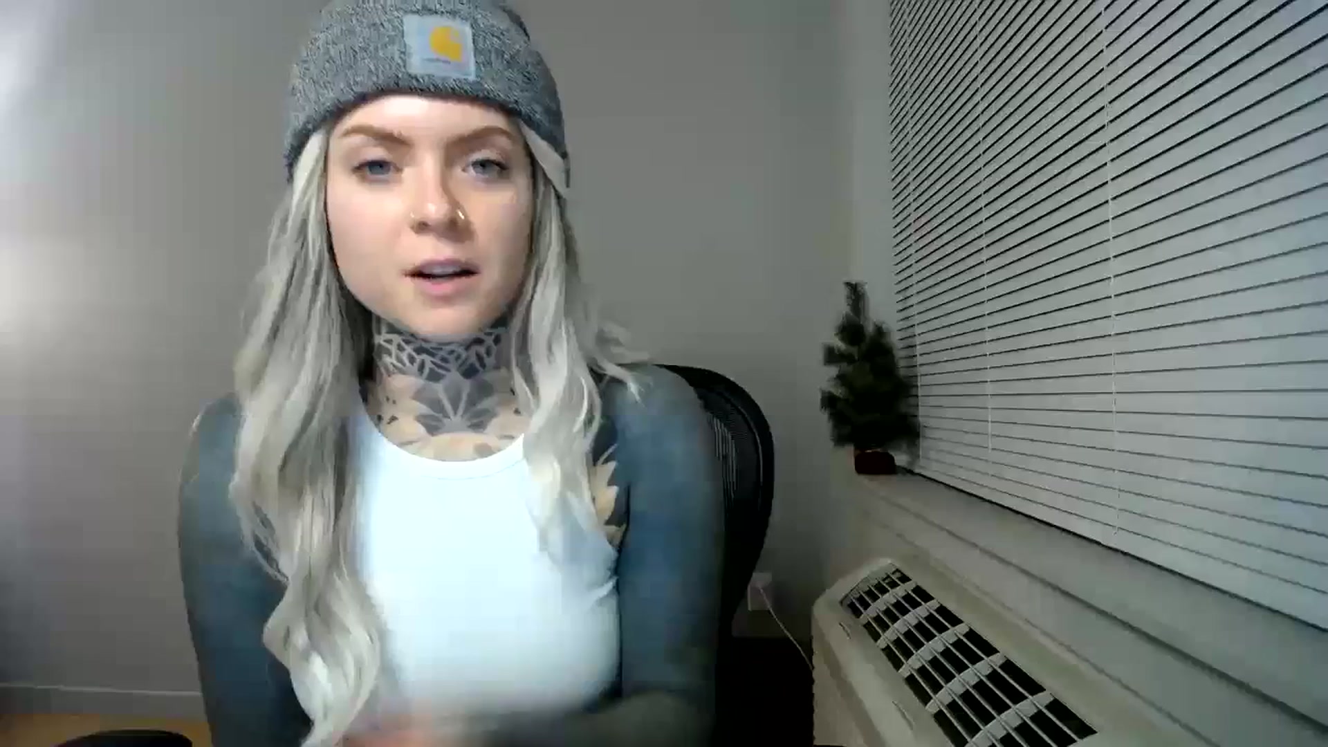 Gallery image thumbnail from ViVerdure's myfreecams stream on, 01/15/2024, 03:19 image 13 of 20