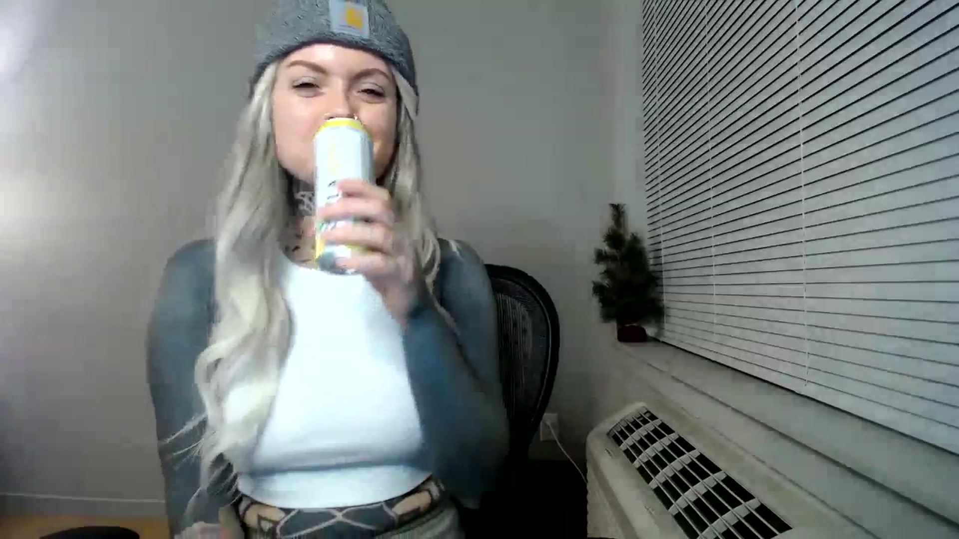Gallery image thumbnail from ViVerdure's myfreecams stream on, 01/15/2024, 03:19 image 12 of 20