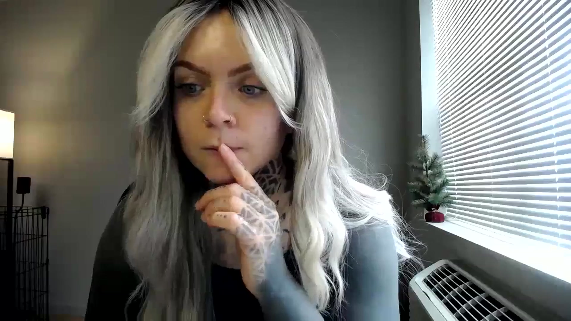 Gallery image thumbnail from ViVerdure's myfreecams stream on, 01/15/2024, 21:46 image 2 of 20