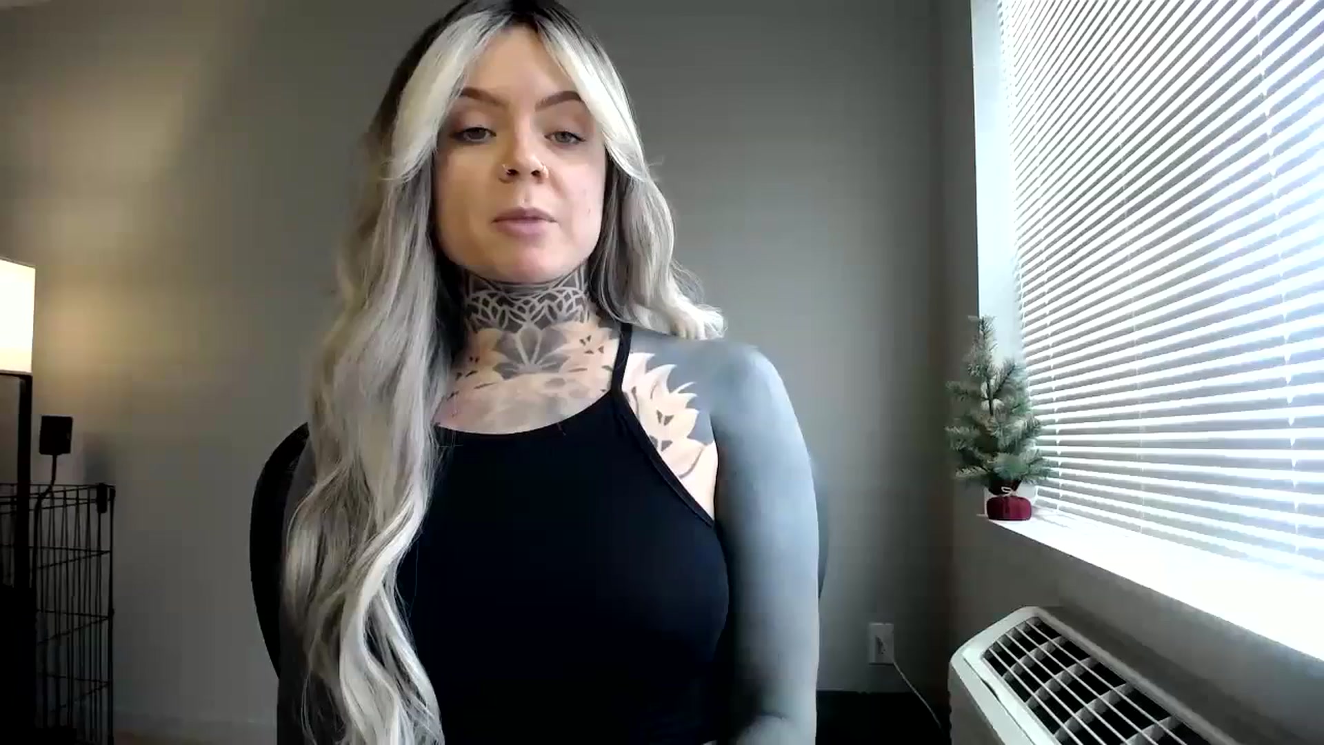 Gallery image thumbnail from ViVerdure's myfreecams stream on, 01/15/2024, 21:46 image 6 of 20