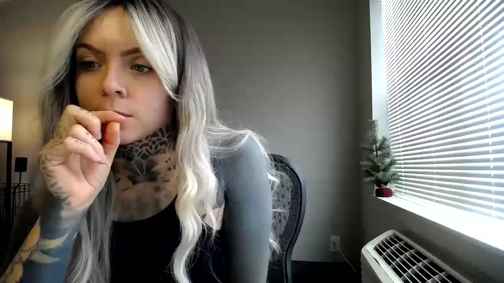 Gallery image thumbnail from ViVerdure's myfreecams stream on, 01/15/2024, 21:46 image 1 of 20