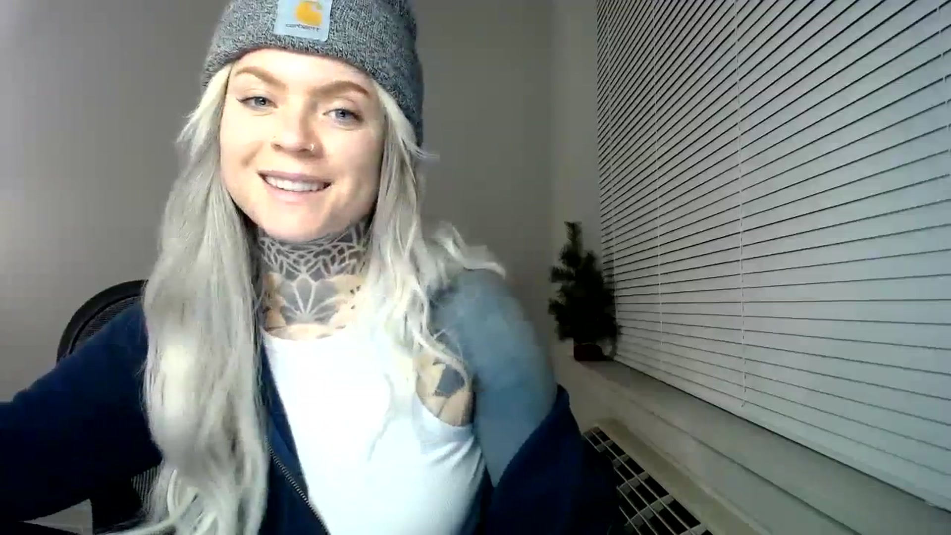 Gallery image thumbnail from ViVerdure's myfreecams stream on, 01/22/2024, 03:13 image 15 of 20
