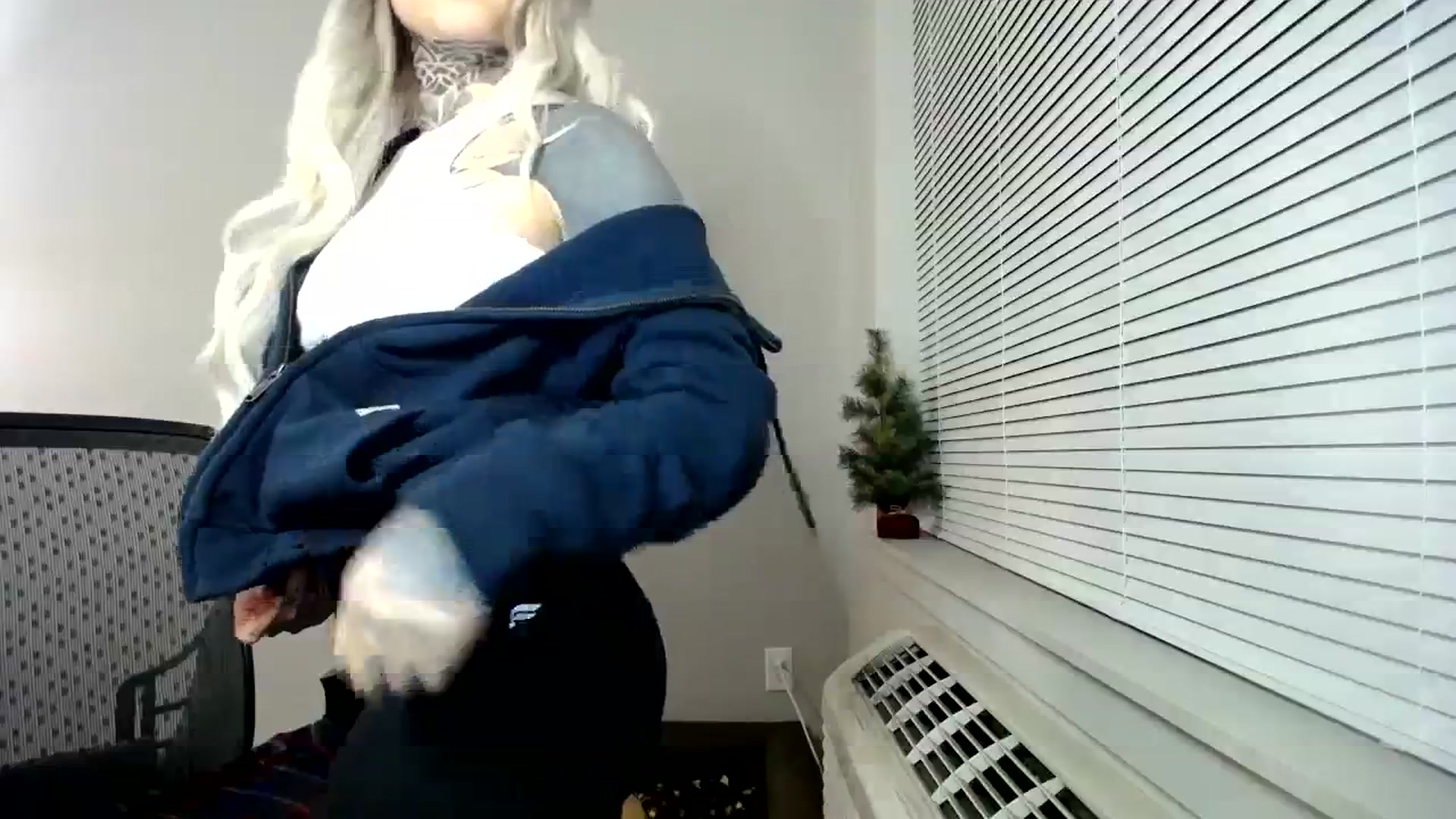 Gallery image thumbnail from ViVerdure's myfreecams stream on, 01/22/2024, 03:13 image 9 of 20