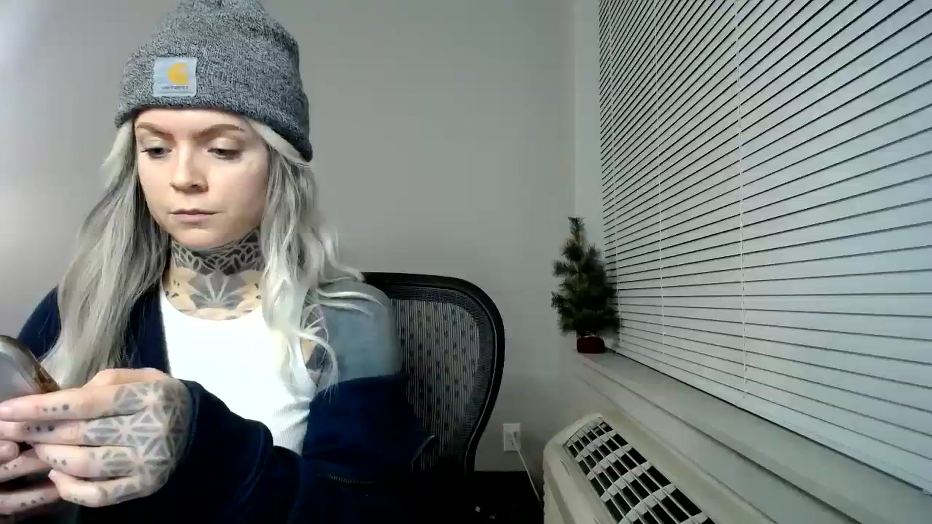 Gallery image thumbnail from ViVerdure's myfreecams stream on, 01/22/2024, 03:13 image 11 of 20