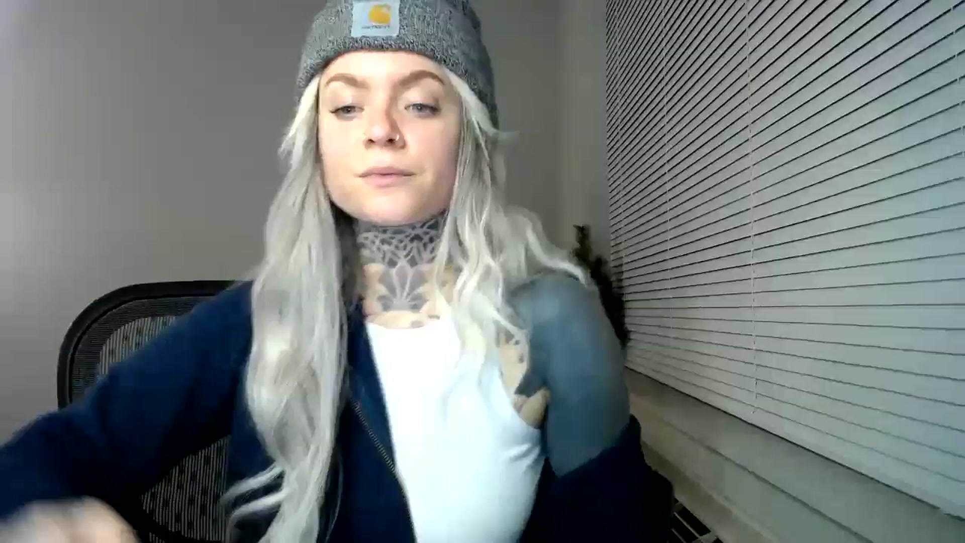 Gallery image thumbnail from ViVerdure's myfreecams stream on, 01/22/2024, 03:13 image 18 of 20