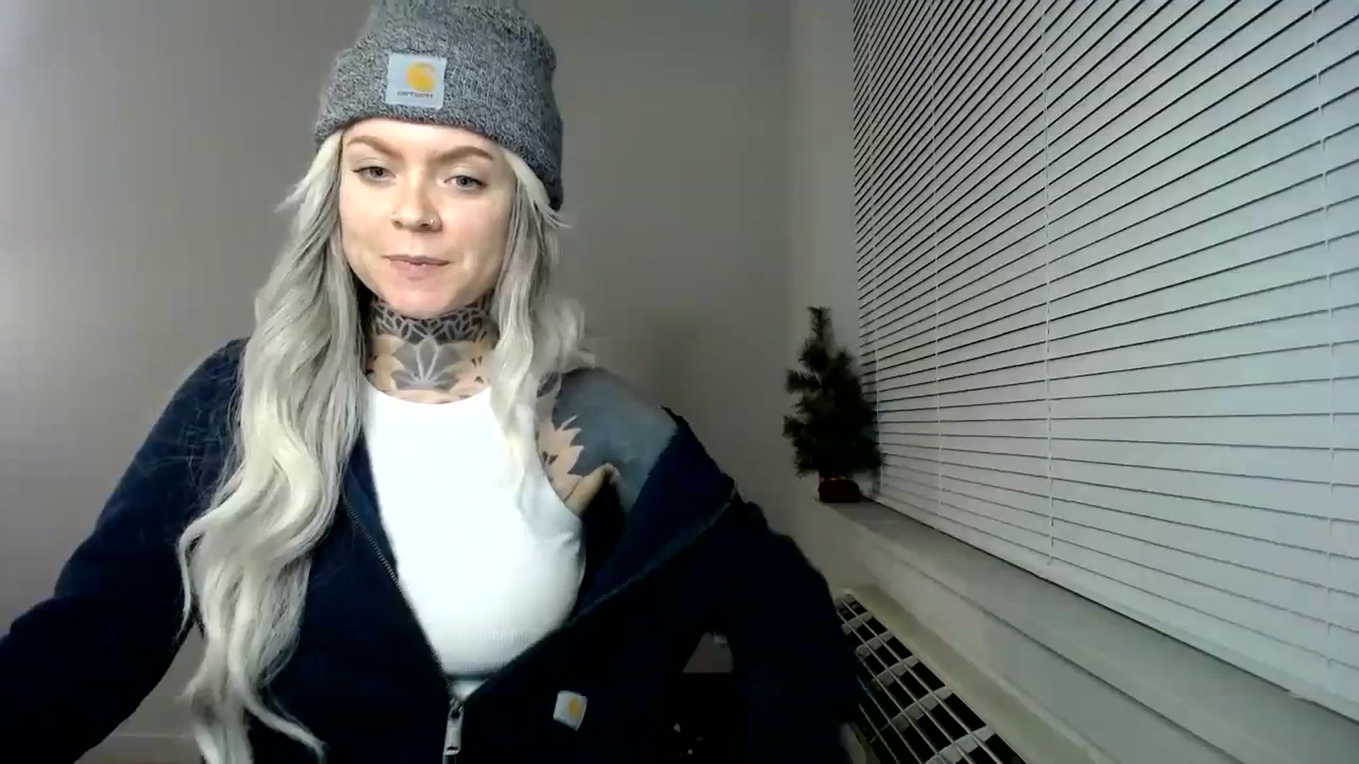 Gallery image thumbnail from ViVerdure's myfreecams stream on, 01/22/2024, 03:13 image 6 of 20