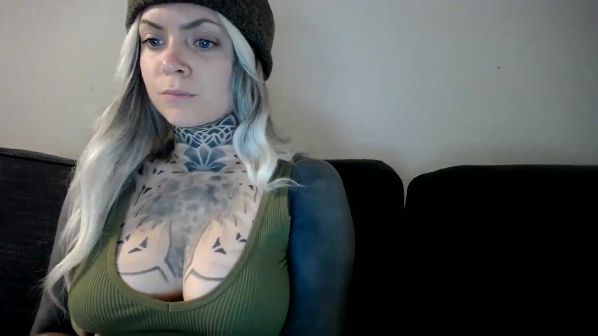 Gallery image thumbnail from ViVerdure's myfreecams stream on, 03/10/2024, 05:01 image 4 of 20