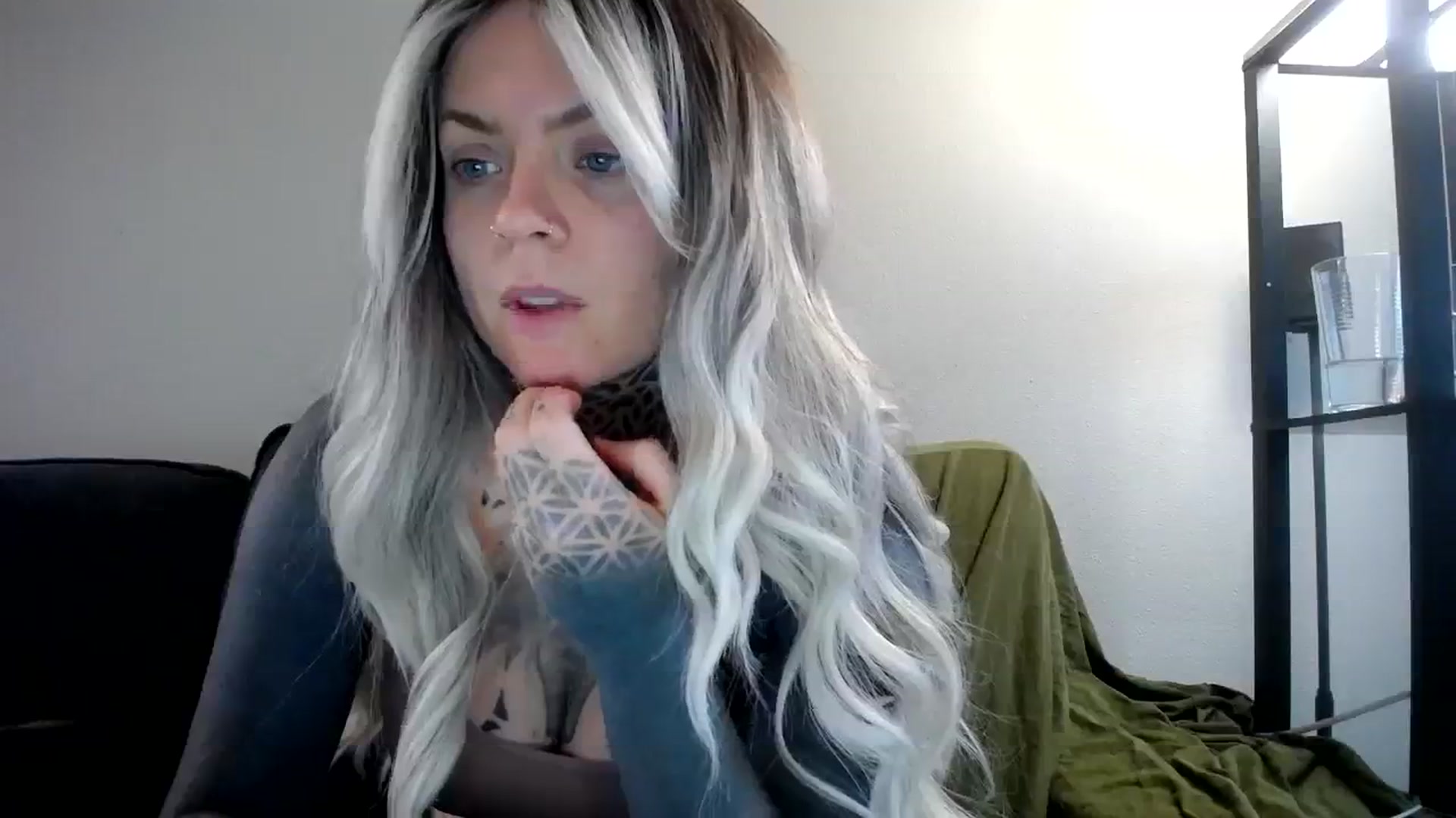 Gallery image thumbnail from ViVerdure's myfreecams stream on, 04/06/2024, 16:51 image 9 of 20