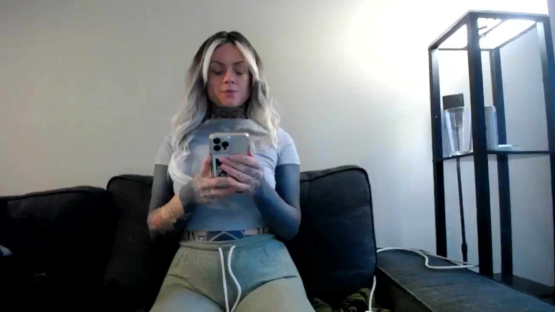 Gallery image thumbnail from ViVerdure's myfreecams stream on, 04/13/2024, 15:32 image 14 of 20
