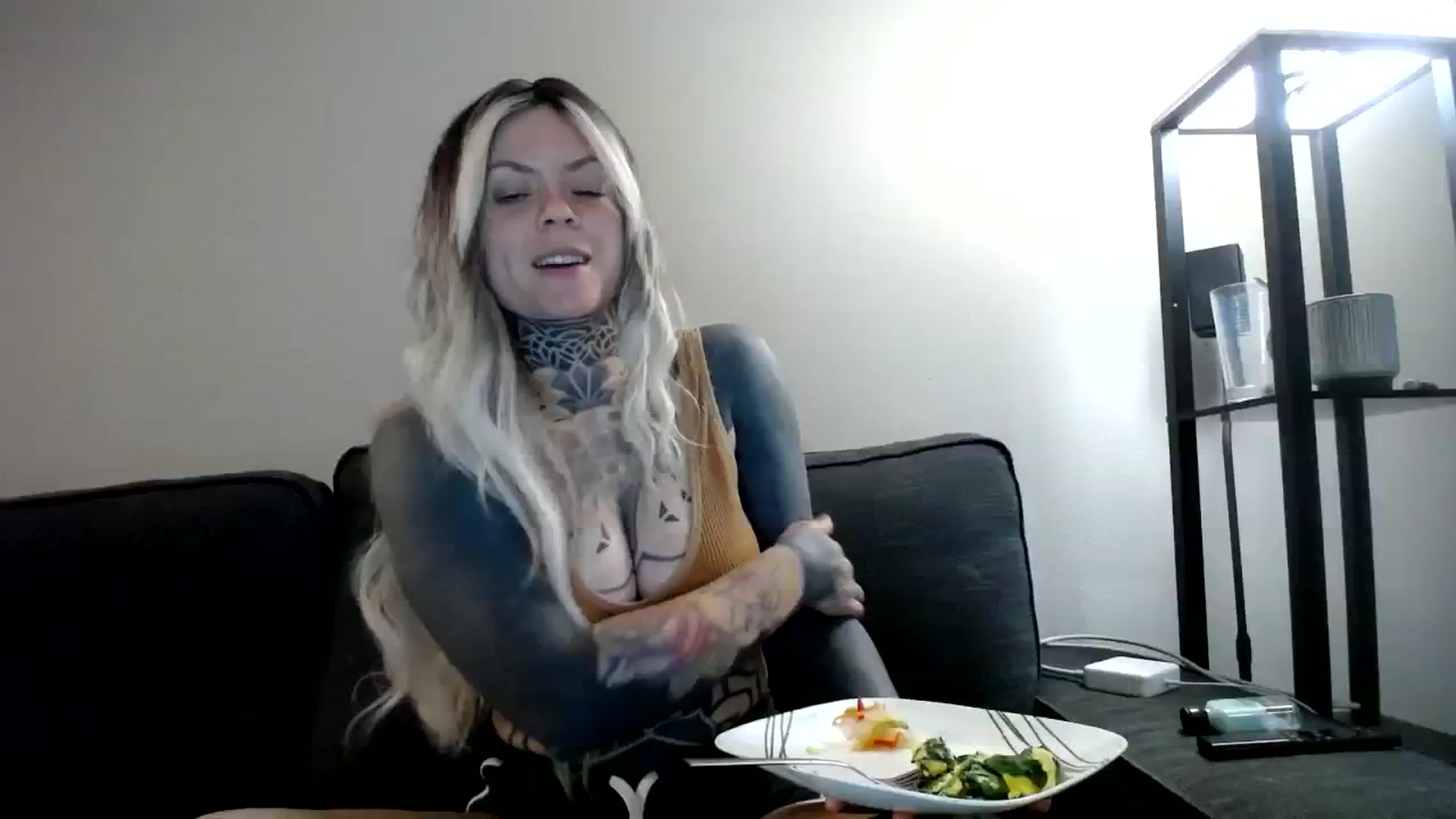 Gallery image thumbnail from ViVerdure's myfreecams stream on, 04/14/2024, 15:01 image 6 of 20