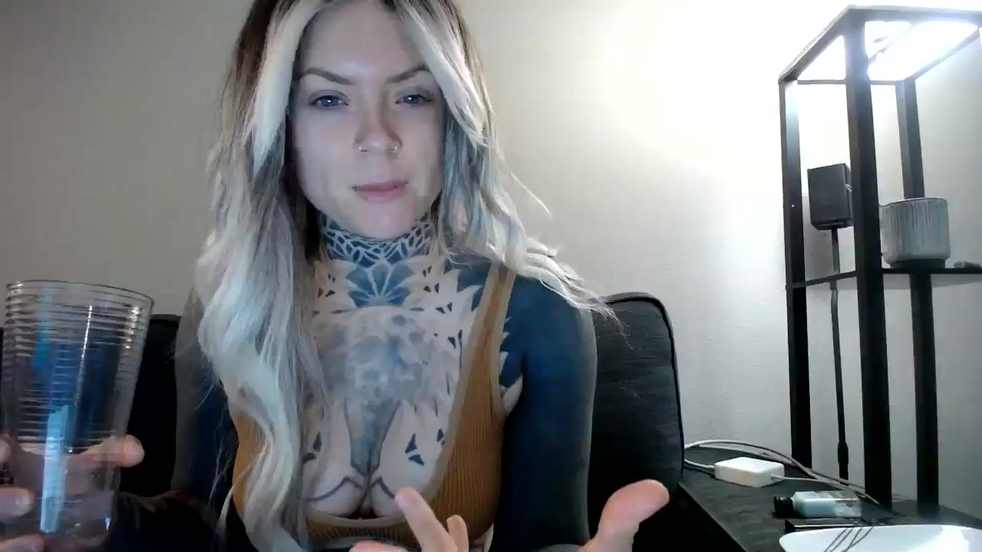 Gallery image thumbnail from ViVerdure's myfreecams stream on, 04/14/2024, 15:01 image 10 of 20