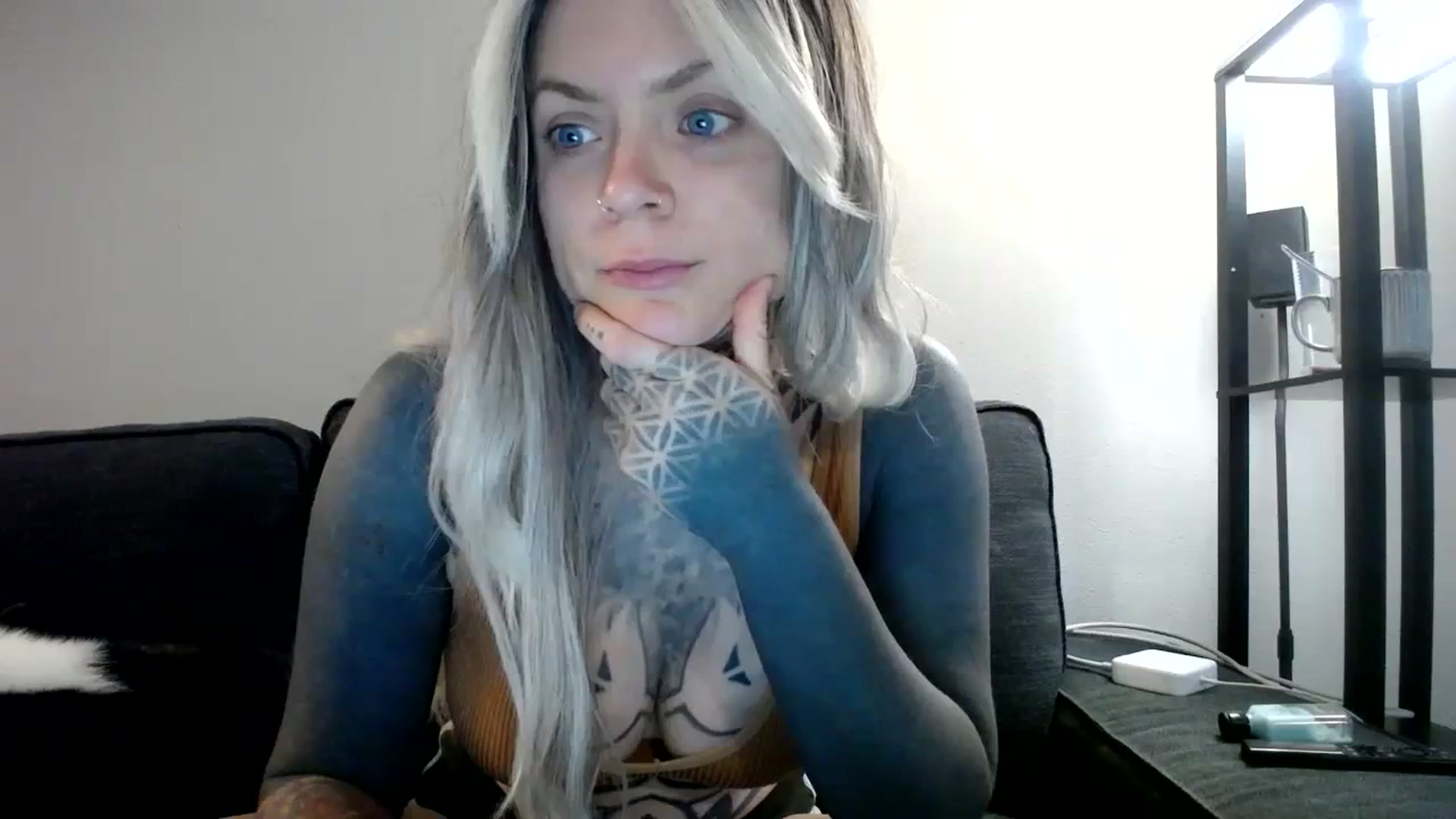 Gallery image thumbnail from ViVerdure's myfreecams stream on, 04/14/2024, 15:01 image 18 of 20
