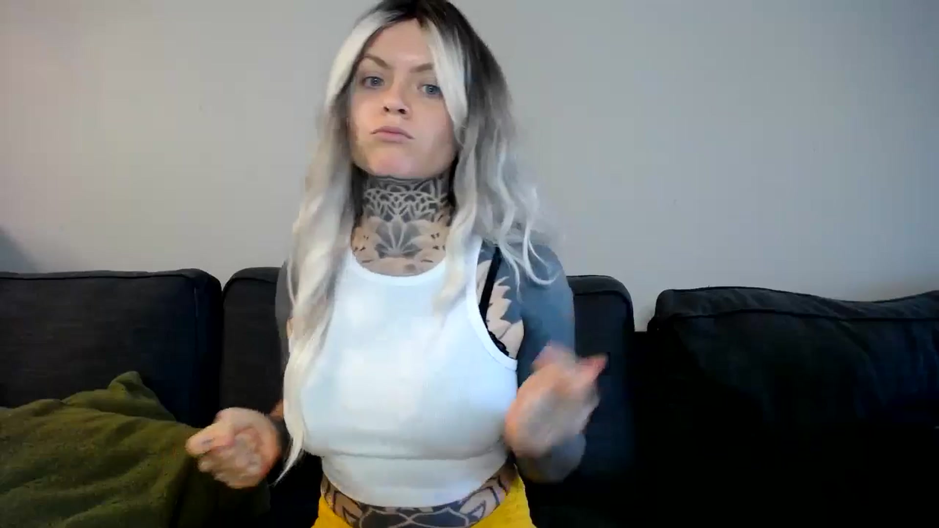 Gallery image thumbnail from ViVerdure's myfreecams stream on, 04/15/2024, 18:00 image 2 of 20