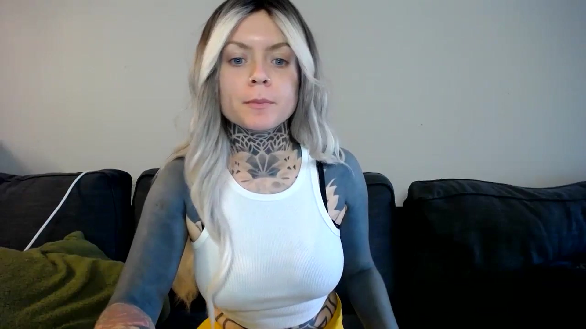 Gallery image thumbnail from ViVerdure's myfreecams stream on, 04/15/2024, 18:00 image 4 of 20