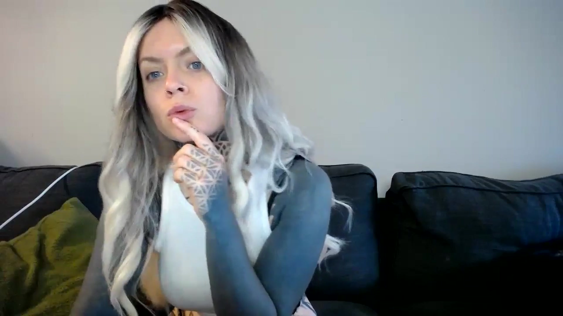 Gallery image thumbnail from ViVerdure's myfreecams stream on, 04/15/2024, 18:00 image 18 of 20