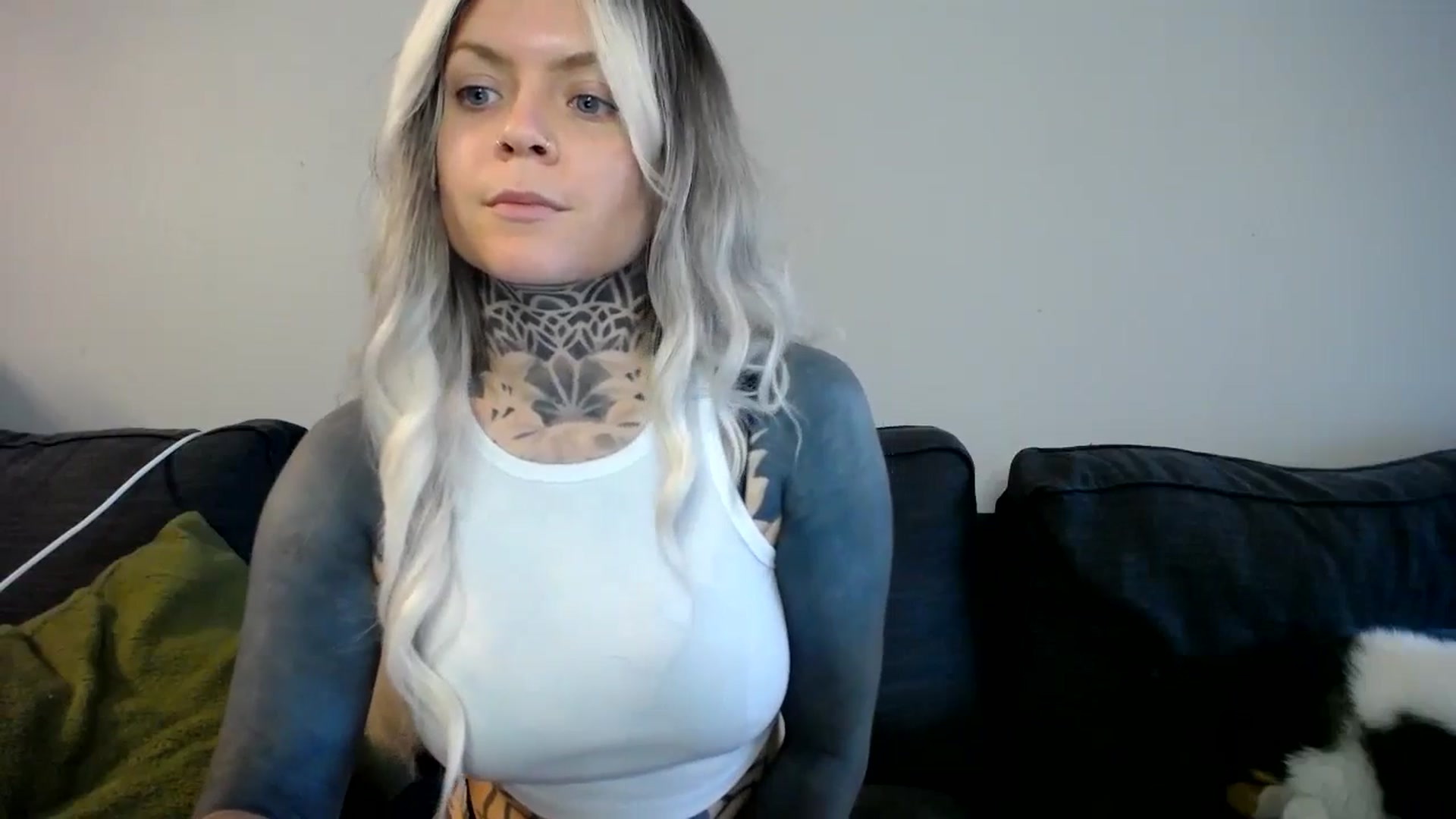 Gallery image thumbnail from ViVerdure's myfreecams stream on, 04/15/2024, 18:00 image 16 of 20