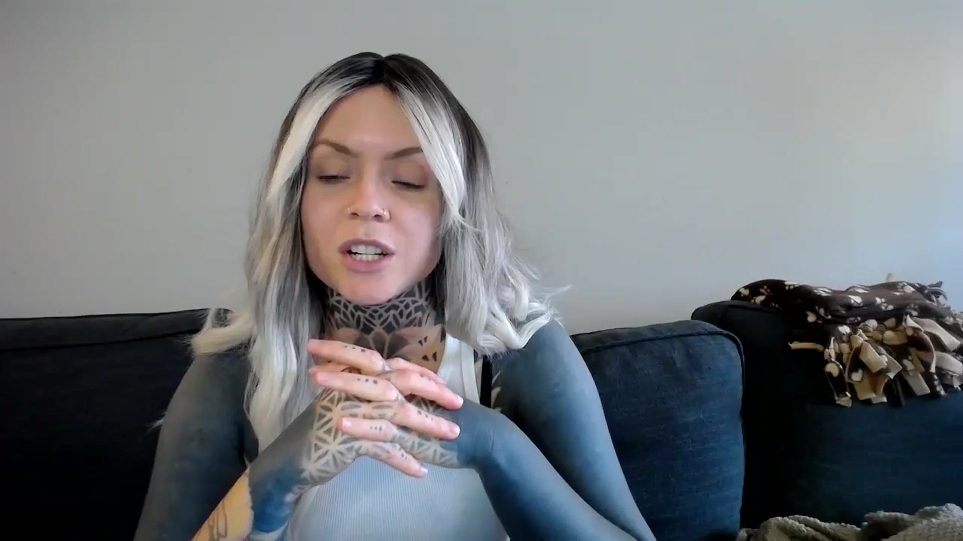 Gallery image thumbnail from ViVerdure's myfreecams stream on, 04/15/2024, 21:05 image 5 of 20