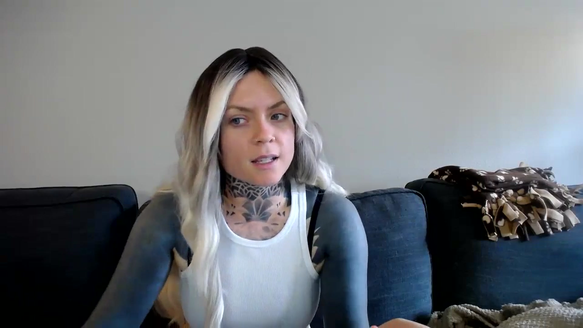 Gallery image thumbnail from ViVerdure's myfreecams stream on, 04/15/2024, 21:05 image 15 of 20