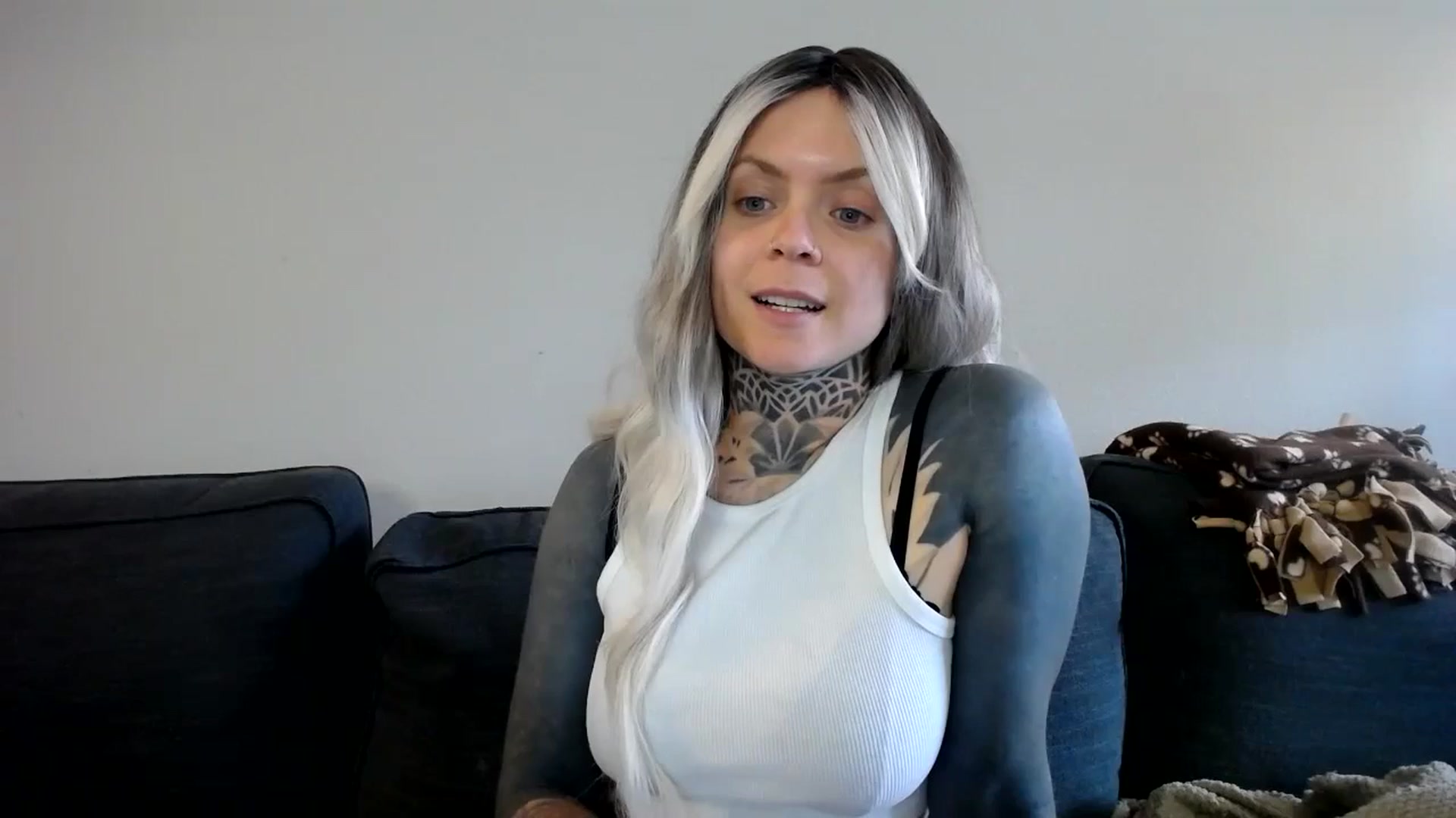 Gallery image thumbnail from ViVerdure's myfreecams stream on, 04/15/2024, 21:05 image 1 of 20