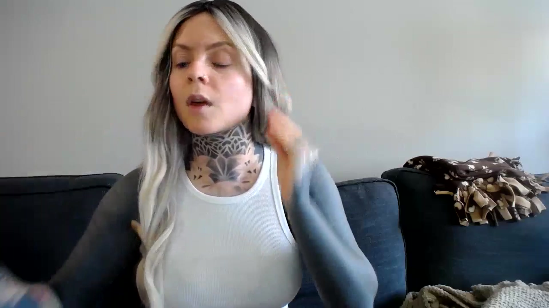 Gallery image thumbnail from ViVerdure's myfreecams stream on, 04/15/2024, 21:05 image 19 of 20