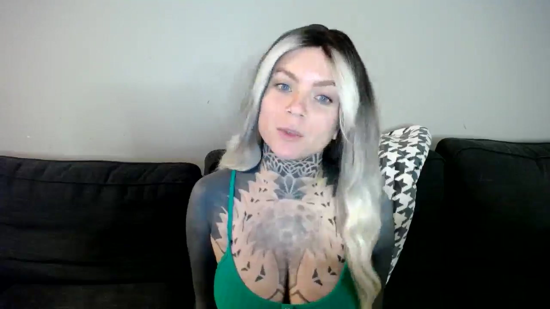 Gallery image thumbnail from ViVerdure's myfreecams stream on, 12/21/2024, 17:04 image 12 of 20