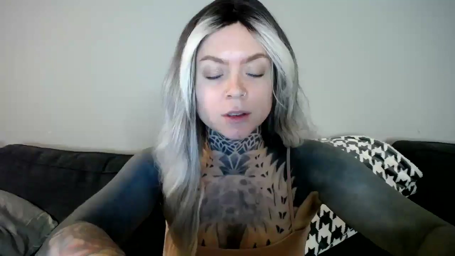 Gallery image thumbnail from ViVerdure's myfreecams stream on, 12/22/2024, 16:28 image 14 of 20