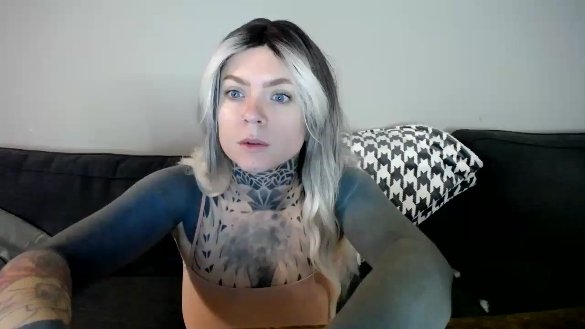 Gallery image thumbnail from ViVerdure's myfreecams stream on, 12/22/2024, 16:28 image 1 of 20