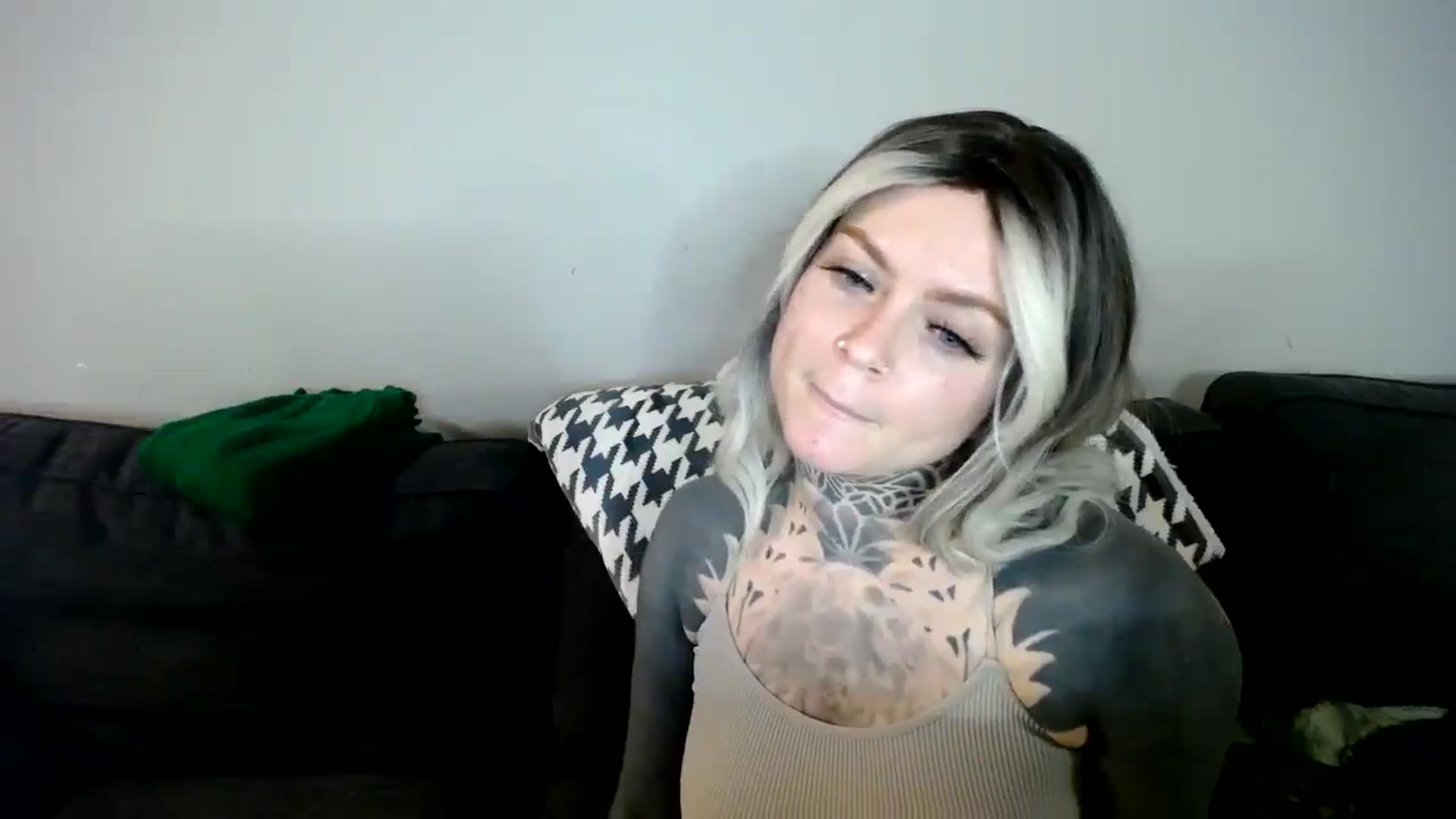 Gallery image thumbnail from ViVerdure's myfreecams stream on, 12/25/2024, 05:35 image 6 of 20