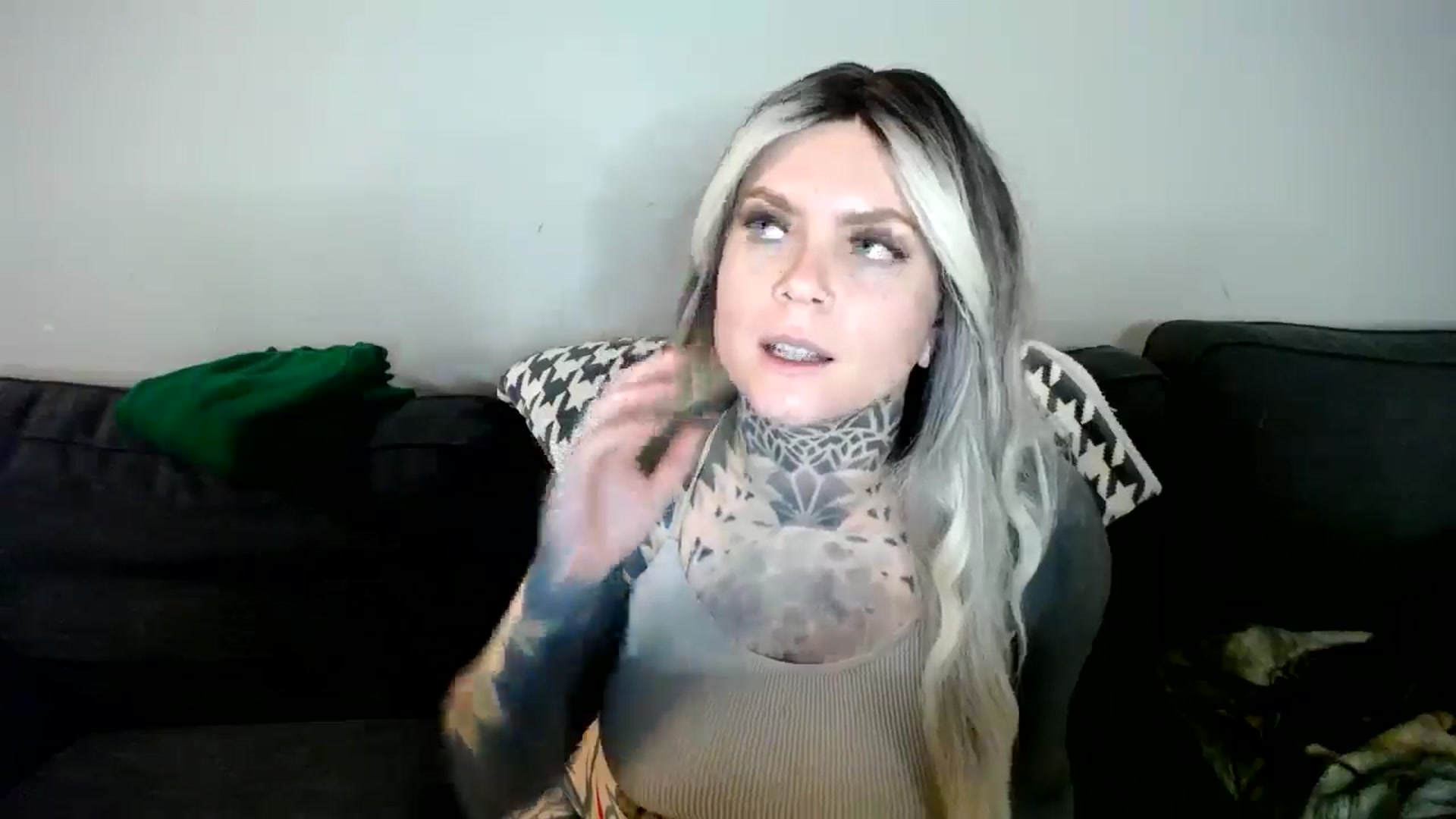 Gallery image thumbnail from ViVerdure's myfreecams stream on, 12/25/2024, 05:35 image 10 of 20
