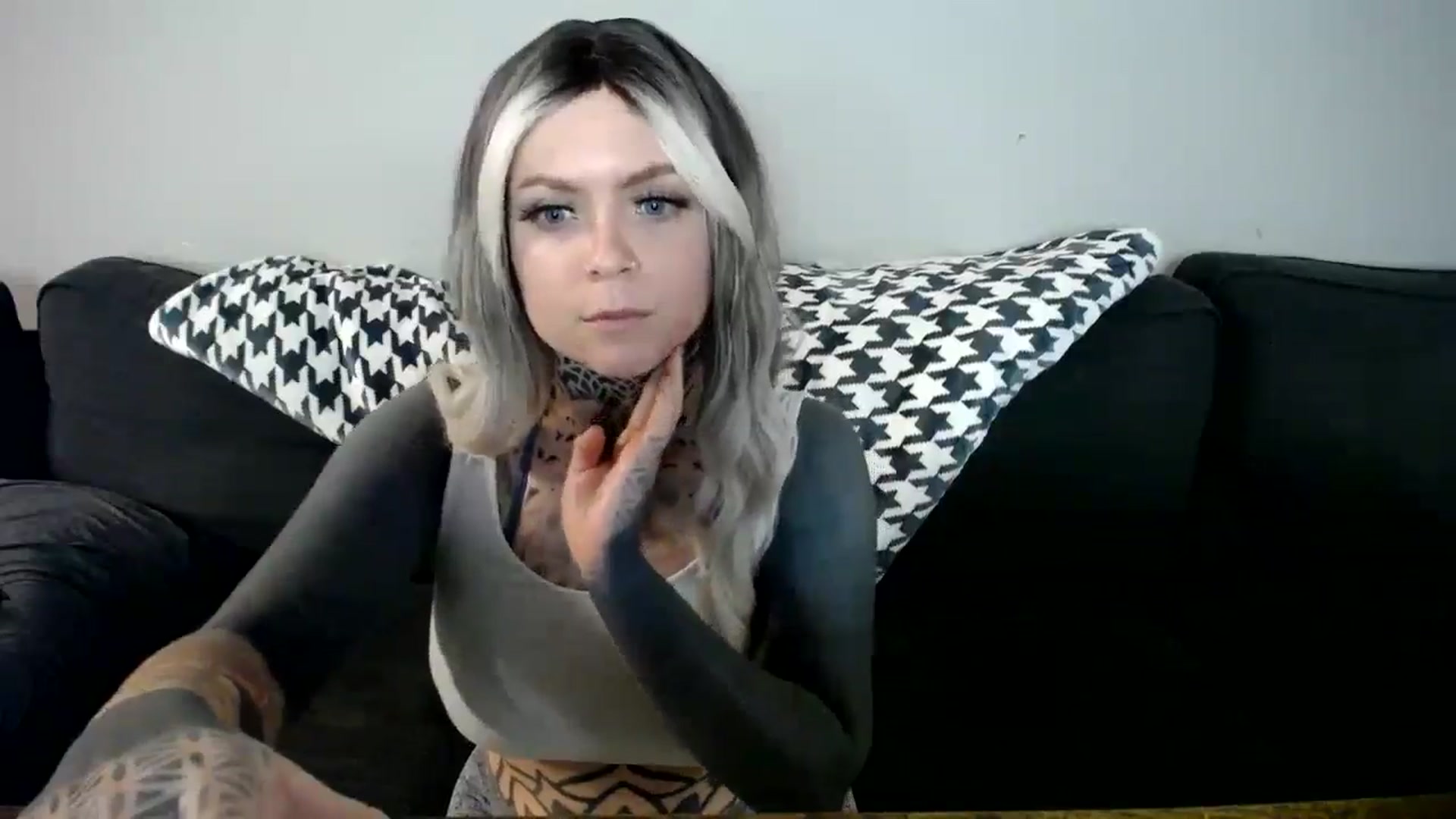 Gallery image thumbnail from ViVerdure's myfreecams stream on, 01/02/2025, 06:10 image 10 of 20