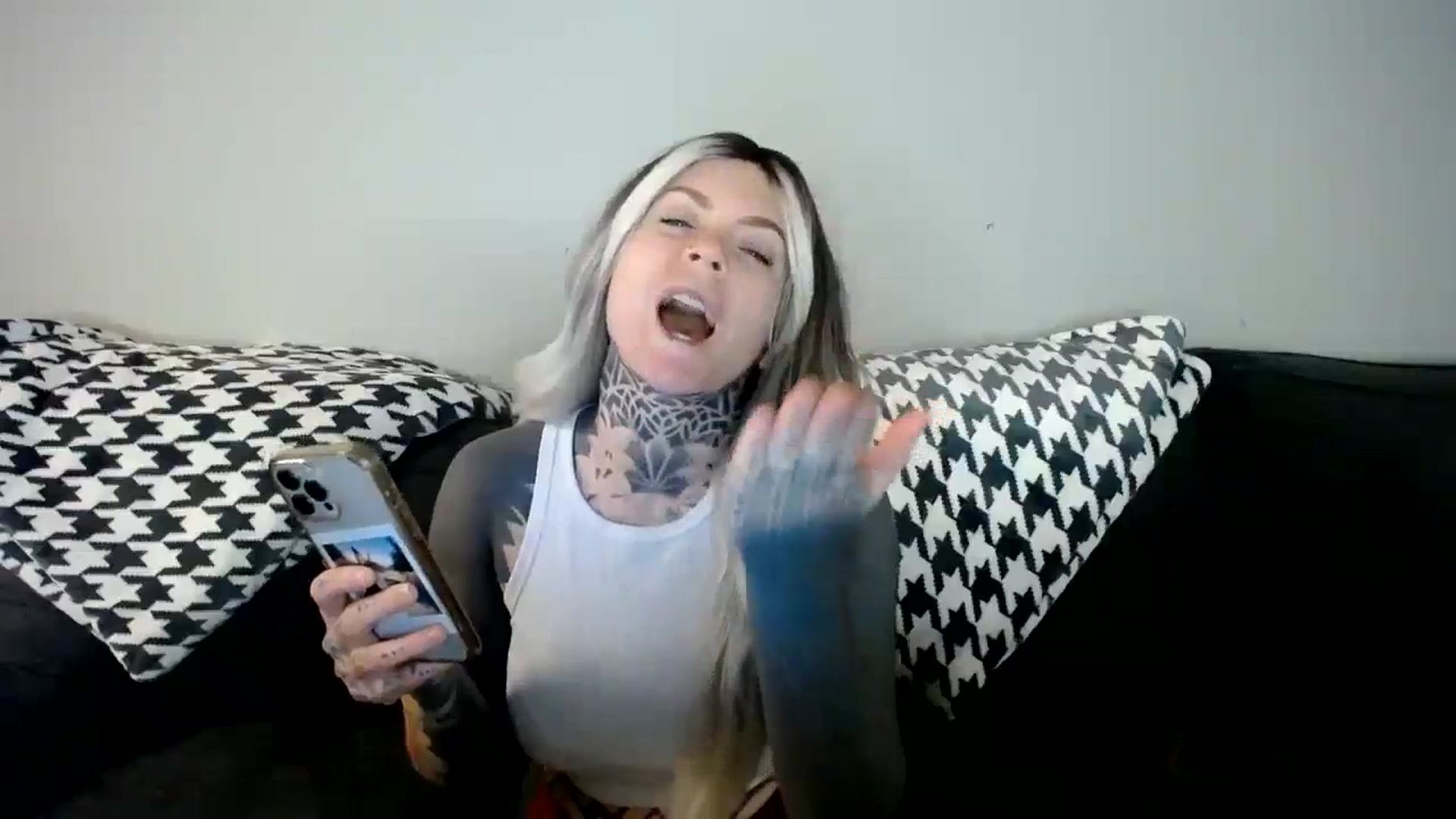 Gallery image thumbnail from ViVerdure's myfreecams stream on, 01/03/2025, 16:58 image 8 of 20