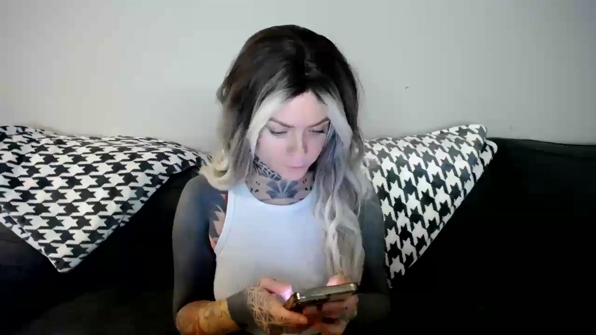 Gallery image thumbnail from ViVerdure's myfreecams stream on, 01/03/2025, 16:58 image 12 of 20