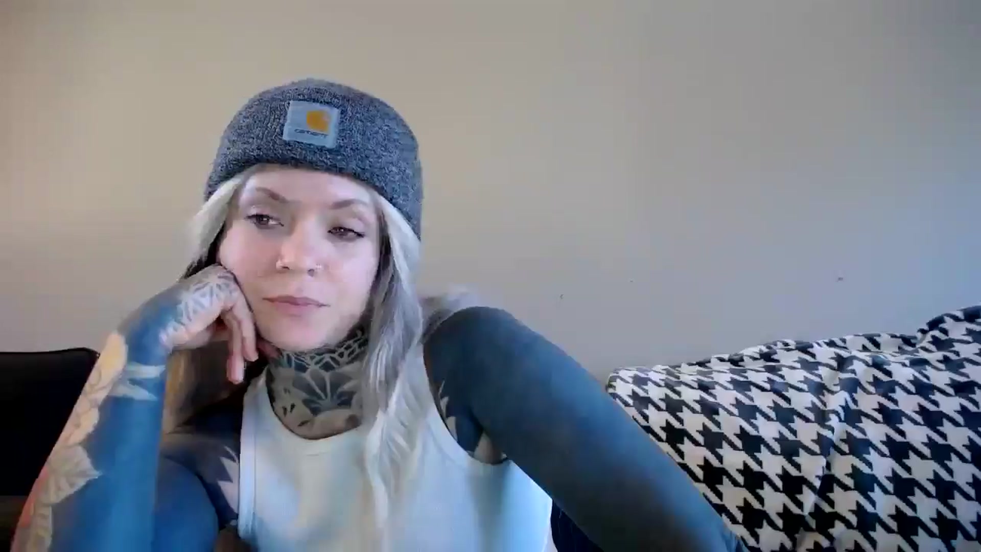 Gallery image thumbnail from ViVerdure's myfreecams stream on, 04/13/2025, 16:02 image 17 of 20